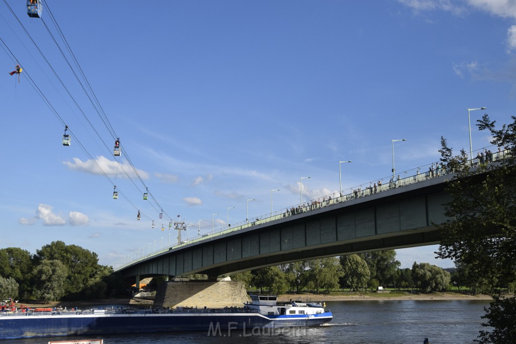 Koelner Seilbahn Gondel blieb haengen Koeln Linksrheinisch P509.JPG - Miklos Laubert